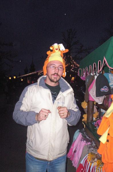 fin de soiree on va aux chapeau sur les boutiques de rue