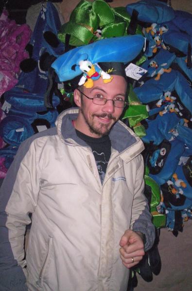 fin de soiree on va aux chapeau sur les boutiques de rue
